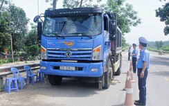 CSGT cùng TTGT Tuyên Quang giăng lưới “tóm” xe quá tải
