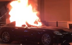 Video: Người biểu tình đập phá, đốt cháy xe sang Mercedes-Benz trong đại lý