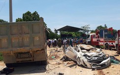 Danh tính hai mẹ con và tài xế tử vong vụ xe tải lật, đè xe con ở Thanh Hóa