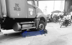 Bắc Giang: 2 nữ sinh đi xe đạp điện chết thảm dưới bánh xe container