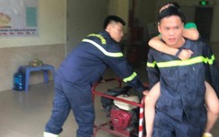 Cảnh sát giải cứu 30 người mắc kẹt trong vụ cháy tại chung cư Đền Lừ