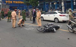 Video tai nạn giao thông 16/6: Va chạm với xe tải, người phụ nữ chết thảm