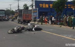 Va quệt xe máy ngã ra đường, người phụ nữ bị xe tải cán tử vong