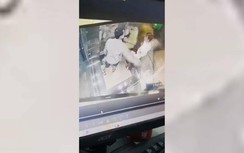 Video: Người đàn ông vô cớ tấn công trẻ nhỏ trong thang máy ở Hà Nội