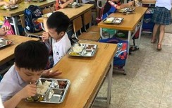 Phụ huynh “tố” trường tiểu học “xén” gần 1.000 khẩu phần ăn bán trú?