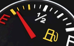 Những rủi ro tiềm ẩn khi chạy ô tô lúc gần hết nhiên liệu
