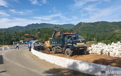 Nghệ An: Dân lấn chiếm hành lang cầu, huyện dùng ngân sách giải tỏa
