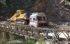 Video: Xe quá tải khiến cây cầu gãy đôi chỉ trong 5 giây