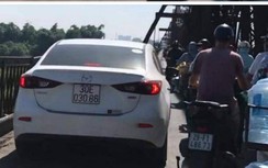 Xử phạt tài xế ô tô Mazda đi trên cầu Long Biên