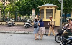 Hà Nội: Xác minh thông tin CSGT kéo ngã người phụ nữ đi xe máy