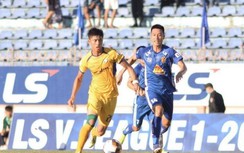 Trọng tài V-League lại mắc sai lầm "chết người"?