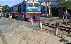 Cận cảnh công trình cống nước thải không phép ngay sát đường sắt ở Đà Nẵng