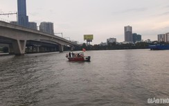 Cầu Sài Gòn kẹt cứng vì dân đứng ngóng tin tìm người mất tích