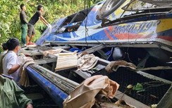 Video TNGT ngày 11/7: Kon Tum xe lao vực, Quảng Ninh ô tô rơi xuống biển