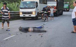Video TNGT ngày 15/7: Xe máy nằm gọn gầm ô tô tải, thanh niên tử vong