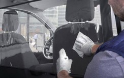 Ford ra mắt tấm vách ngăn Covid-19 trên xe Transit và Tourneo