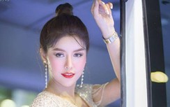 Chiêm ngưỡng mỹ nhân Thái Lan thả dáng quyến rũ trên xe buýt