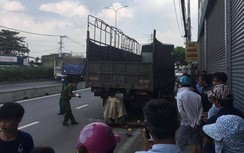 Thanh niên tử vong, thi thể và xe máy dính chặt vào đuôi xe tải