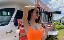 Hot girl xứ Hàn khoe nhan sắc ngọt ngào bên xe bán hoa quả
