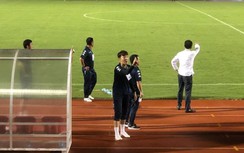 Hé lộ hình ảnh cực sốc của trợ lý CLB TP.HCM trong trận thua Hà Nội FC