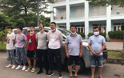 Bắt 5 người Trung Quốc đang đi ô tô từ Lào Cai về Hà Nội để bay vào TP.HCM