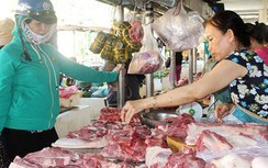 Thịt lợn nhập khẩu ồ ạt về Việt Nam, trong nước giá vẫn “cố thủ” mức cao