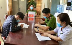 Sinh viên trở về từ Đà Nẵng trốn cách ly tại nhà, đến ngân hàng giao dịch
