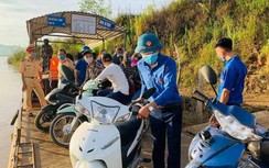 CSGT Nghệ An lập đò miễn phí đưa sĩ tử vượt sông Lam đi thi