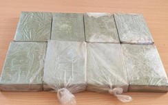 Kiểm tra xe khách phát hiện 2 đối tượng vận chuyển 8 bánh heroin ở Lai Châu