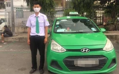 Tài xế taxi Mai Linh nhanh trí đạp ngã xe, khống chế tên cướp giật ở TP.HCM