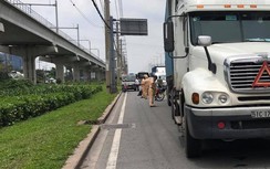 Video TNGT ngày 15/8: Xe container lấn làn tông tử vong người đi xe máy
