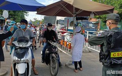 Cận cảnh dòng người xếp hàng chờ qua chốt cửa ngõ Quảng Nam - Đà Nẵng