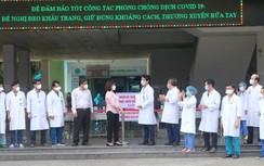 Y bác sĩ bật khóc, vẫy tay chào khi dỡ lệnh phong tỏa Bệnh viện Đà Nẵng