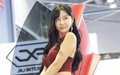 Người mẫu xứ Hàn thả dáng sexy tại triển lãm xe
