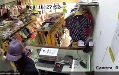 Bắt thanh niên cầm dao đâm nhân viên shop quần áo, cướp tài sản ở TP.HCM