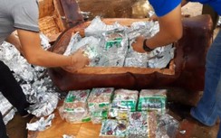 Gần 100kg ma túy được cài định vị rồi giấu trong “bụng” 5 pho tượng gỗ