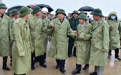 Phó Thủ tướng Trịnh Đình Dũng kiểm tra phòng chống bão tại Huế, Quảng Trị