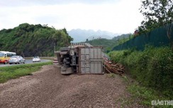 Đường lánh nạn "cứu" xe tải chở gỗ mất phanh trên QL6