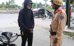Đi xe máy tới trường, nam sinh ở Nghệ An "mất" 2 triệu đồng