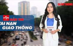 Video TNGT ngày 2/10: Va chạm với xe container tài xế mắc kẹt trong cabin