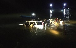 Hiện trường vụ ô tô lao xuống sông sau tai nạn, 5 người chết ở Nghệ An