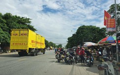 Nghệ An: Biến quốc lộ thành nơi họp chợ, tập kết rác