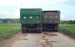Bắc Giang: Đường thôn "ngộp thở" vì xe cơi thành phục vụ 2 mỏ khai thác đất