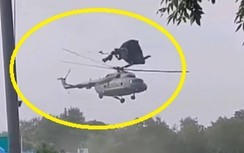 Video: Trực thăng Mi-17 Ấn Độ chém tan túi ni lông khổng lồ khi hạ cánh