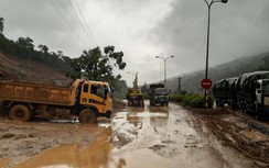 Quảng Bình “gồng mình” giữa mưa lũ, khắc phục thông đường cho dân đi