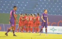 Thủ môn tặng quà đối thủ, đội đầu bảng V-League nhận cú sốc điếng người