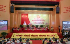 Hà Tĩnh: Đại biểu Đại hội Đảng bộ quyên góp ủng hộ bà con vùng lũ