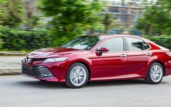 Toyota Camry liên tiếp giữ ngôi vương phân khúc dù bị cạnh tranh khốc liệt