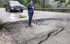 Xuất hiện nứt lớn, sụt lún kéo dài trên dốc Chuối, Nghệ An