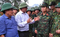 Thứ trưởng Lê Đình Thọ chỉ đạo công tác mở đường cứu nạn sạt lở ở Quảng Trị